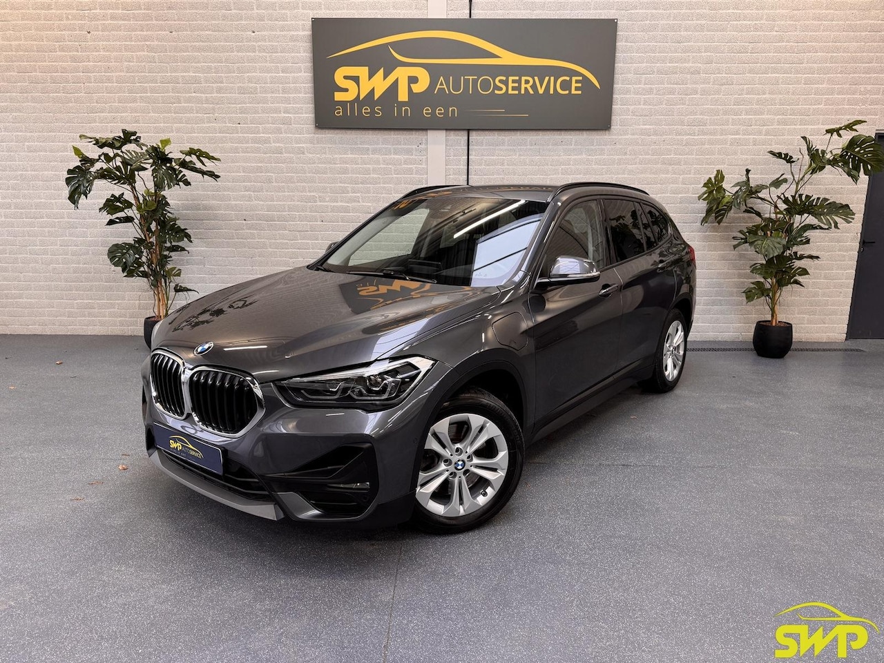 BMW X1 - xDrive25e Executive | Leer | Navi | Camera | Full Led | HUD - AutoWereld.nl