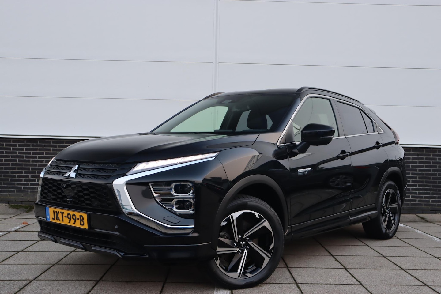 Mitsubishi Eclipse Cross - 2.4 PHEV Business Intense+ * Stoel-Stuur-Achterbank Verwarming * LED * 360 Camera * - AutoWereld.nl