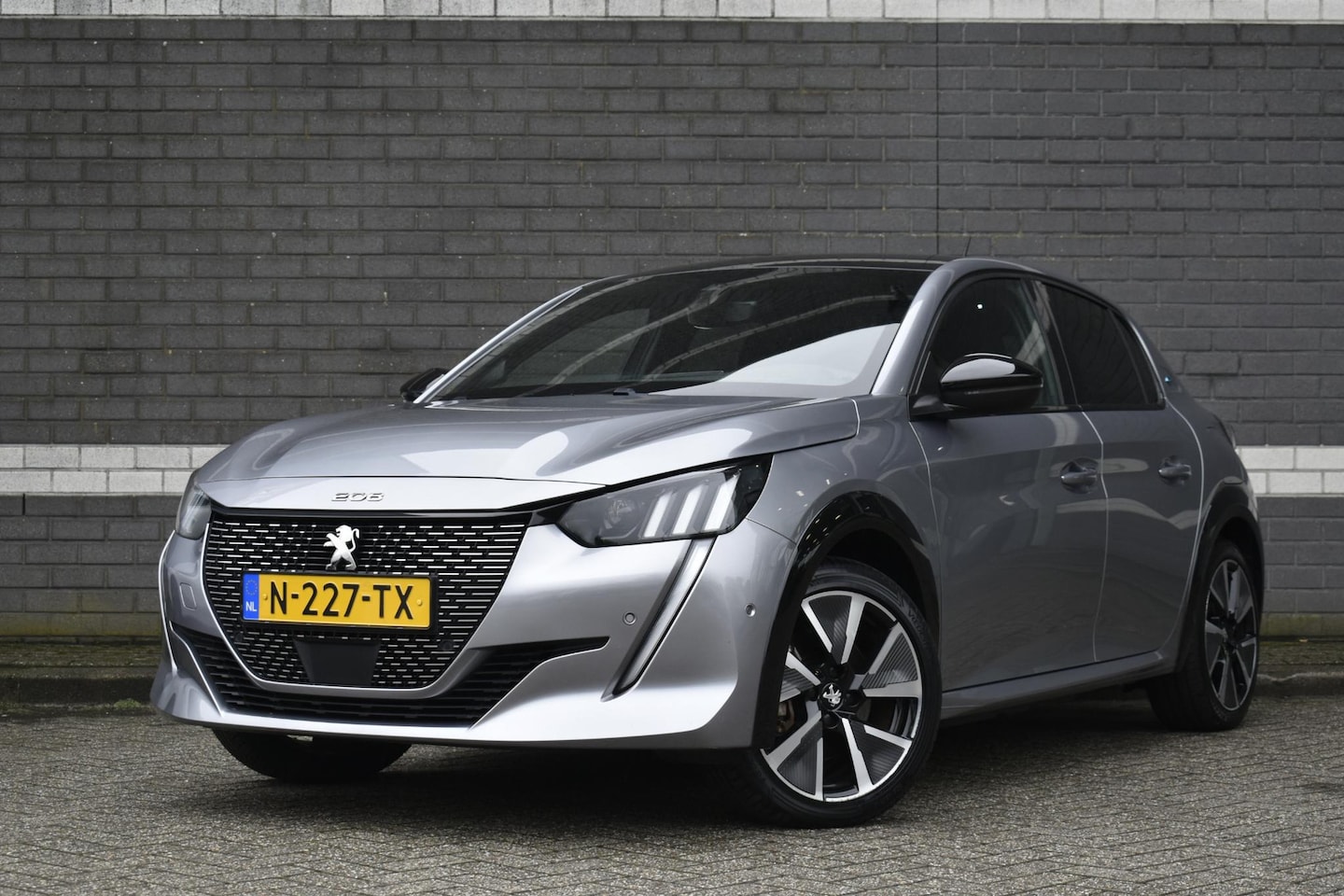 Peugeot e-208 - EV GT Pack 50 kWh / Stoelverwarming / Keyless / Apple Carplay / LED Koplampen - AutoWereld.nl