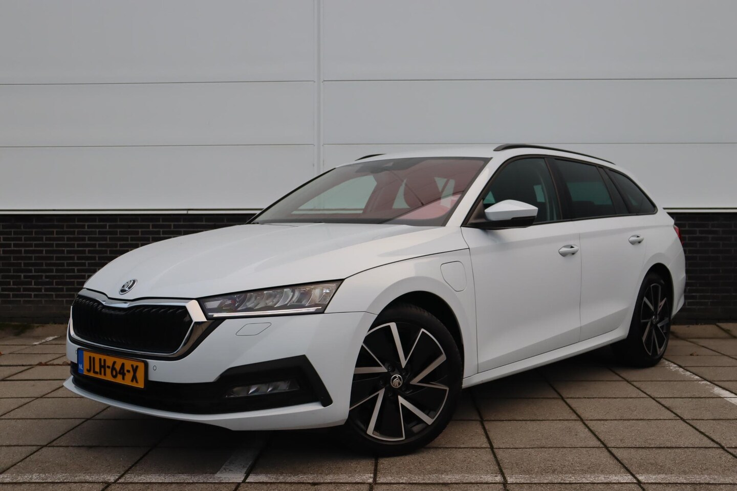 Skoda Octavia Combi - 1.4 TSI iV PHEV Business Edition * Stoelverwarming * Navi * Apple Carplay * 18" LMW *SOH 9 - AutoWereld.nl