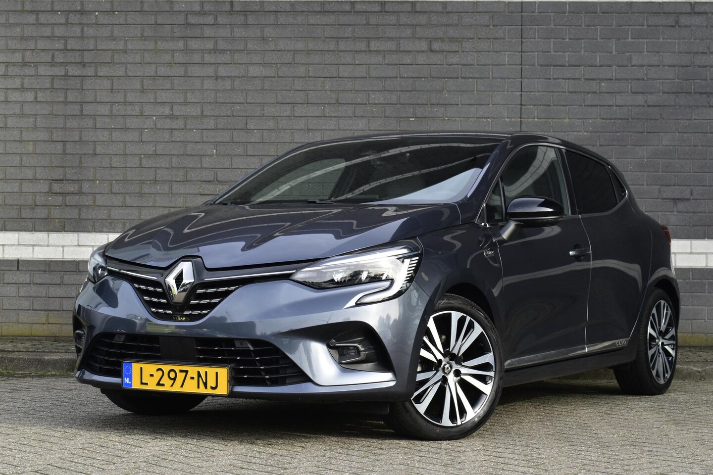Renault Clio - 1.6 E-Tech Hybrid 140 Initiale Paris / Automaat / Leder / Stoel-Stuurverwarming / Carplay - AutoWereld.nl