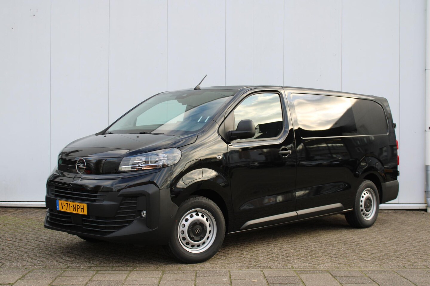 Opel Vivaro Electric - Vivaro-e L3 136 pk 75 kWh Parkeercamera / Carplay / Cruise-control - AutoWereld.nl