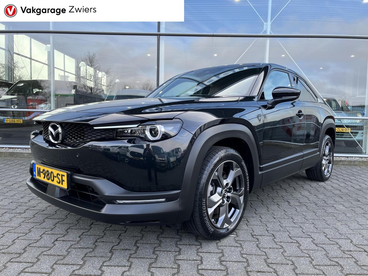 Mazda MX-30 - e-SkyActiv 145 First Edition 36 kWh Camera/PDC/ SOH 94.2%/Carplay. - AutoWereld.nl