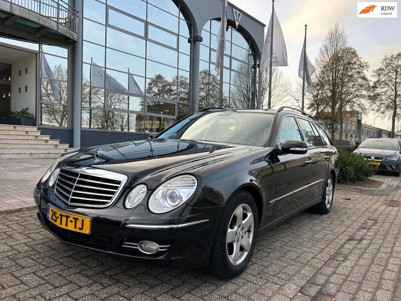 Mercedes-Benz E-klasse Estate - 280 Avantgarde aut,leer,navi,trekh. - AutoWereld.nl