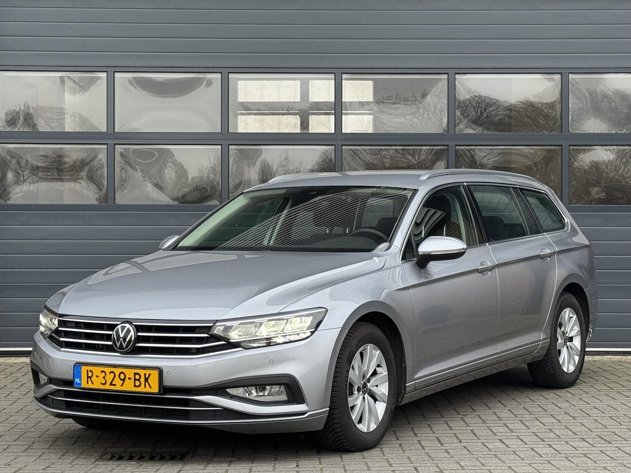 Volkswagen Passat Variant - 1.5 TSI BUSINESS I AUTOMAAT I TREKHAAK I P-CAMERA I ADAPTIVE CRUISE CONTROL I CLIMATE CONT - AutoWereld.nl