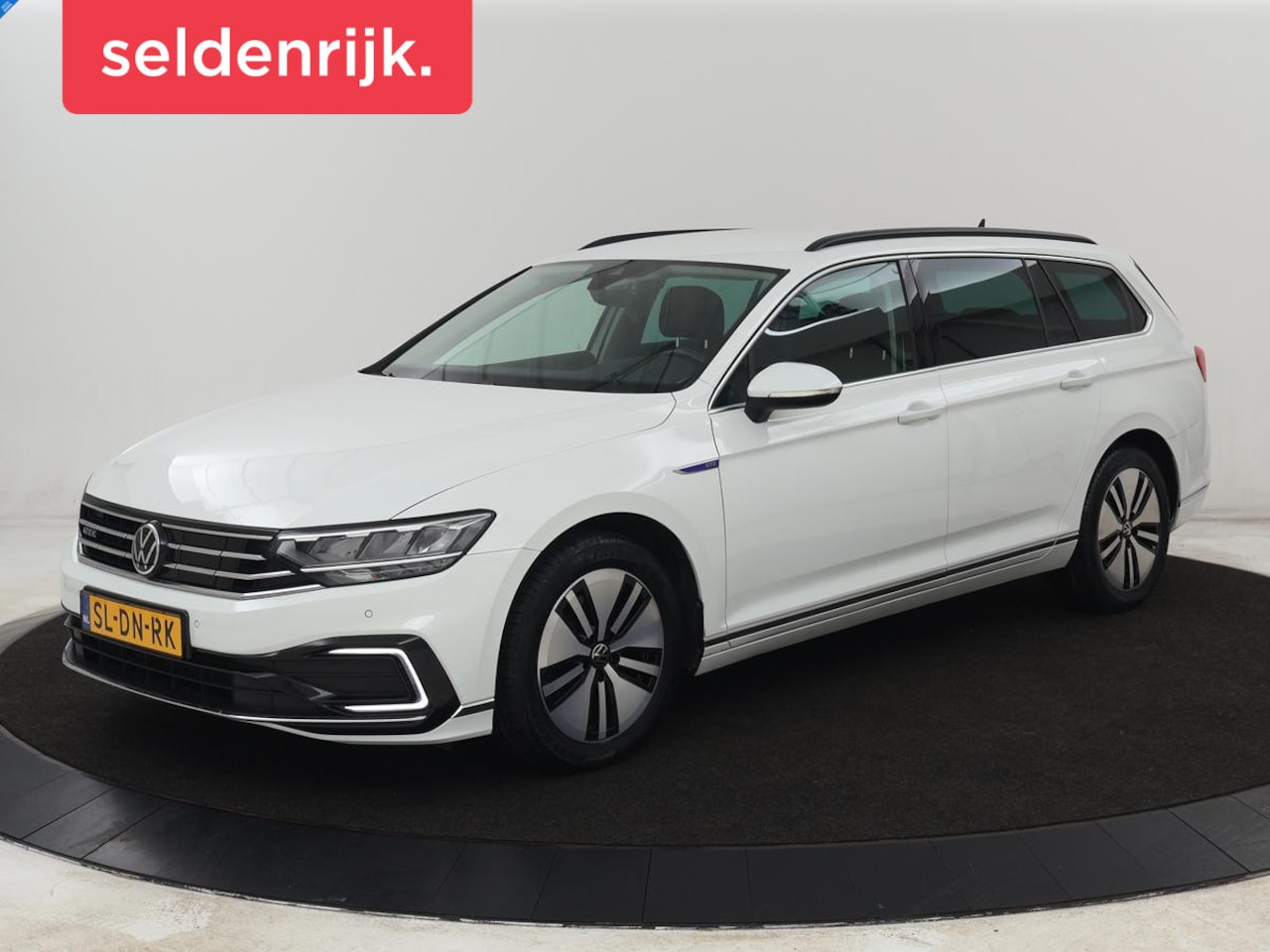 Volkswagen Passat Variant - 1.4 TSI PHEV GTE | Stoelverwarming | Virtual Cockpit | Camera | Adaptive cruise | Carplay - AutoWereld.nl