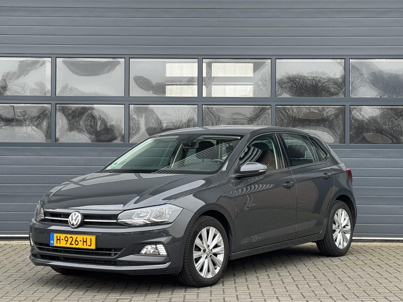 Volkswagen Polo - 1.0 TSI HIGHLINE I AUTOMAAT I URANO GREY I SPORTSTOELEN I ADAPTIVE CRUISE - AutoWereld.nl