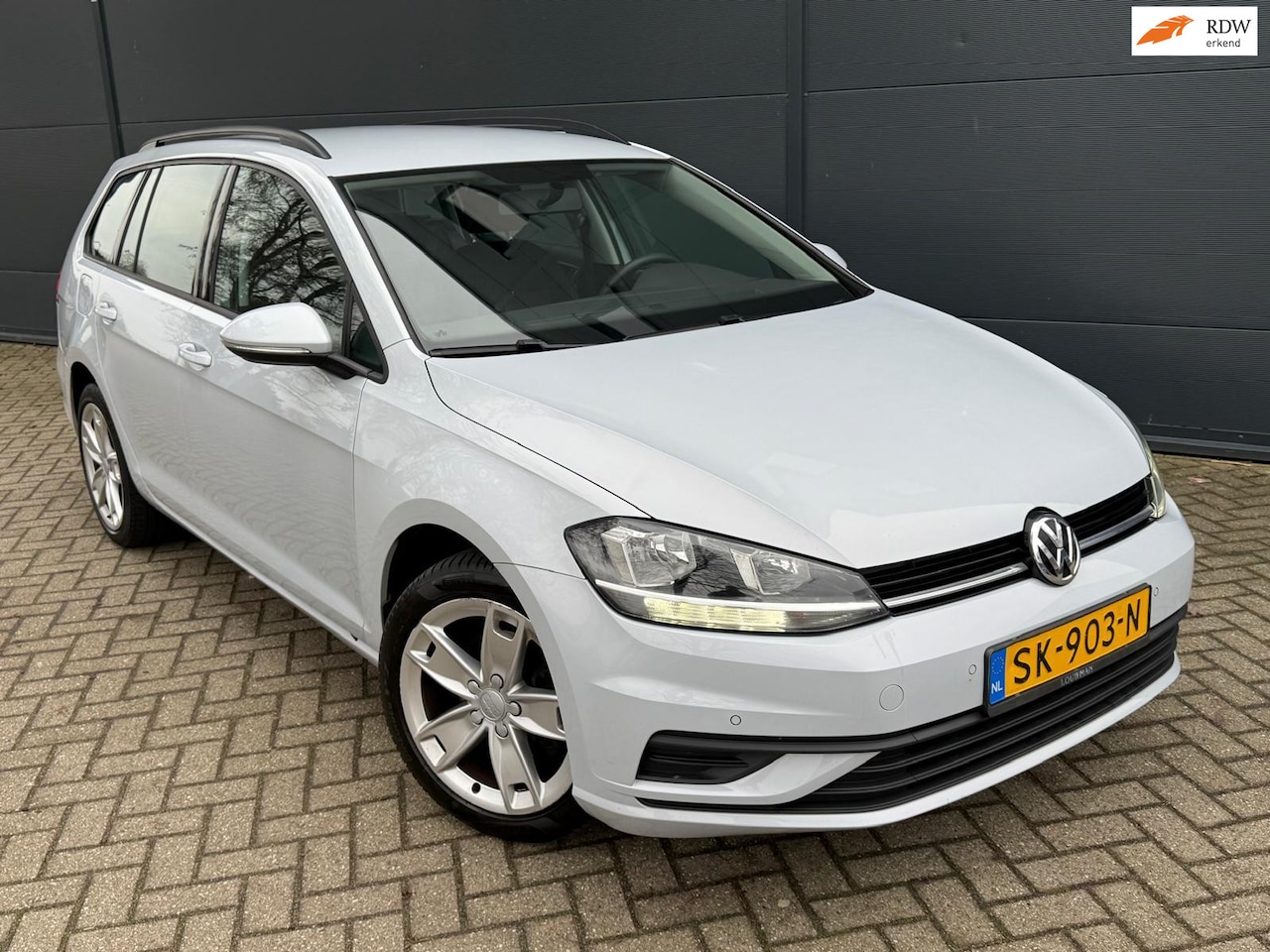 Volkswagen Golf Variant - 1.0 TSI Trendline/Navi/carplay/Airco/cruise/parkeer sensoren voor /achter - AutoWereld.nl