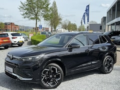 Volkswagen Tiguan - 1.5 eTSI 150pk DSG R-Line (Trekhaak, Camera, Keyless, Navi, IQ)