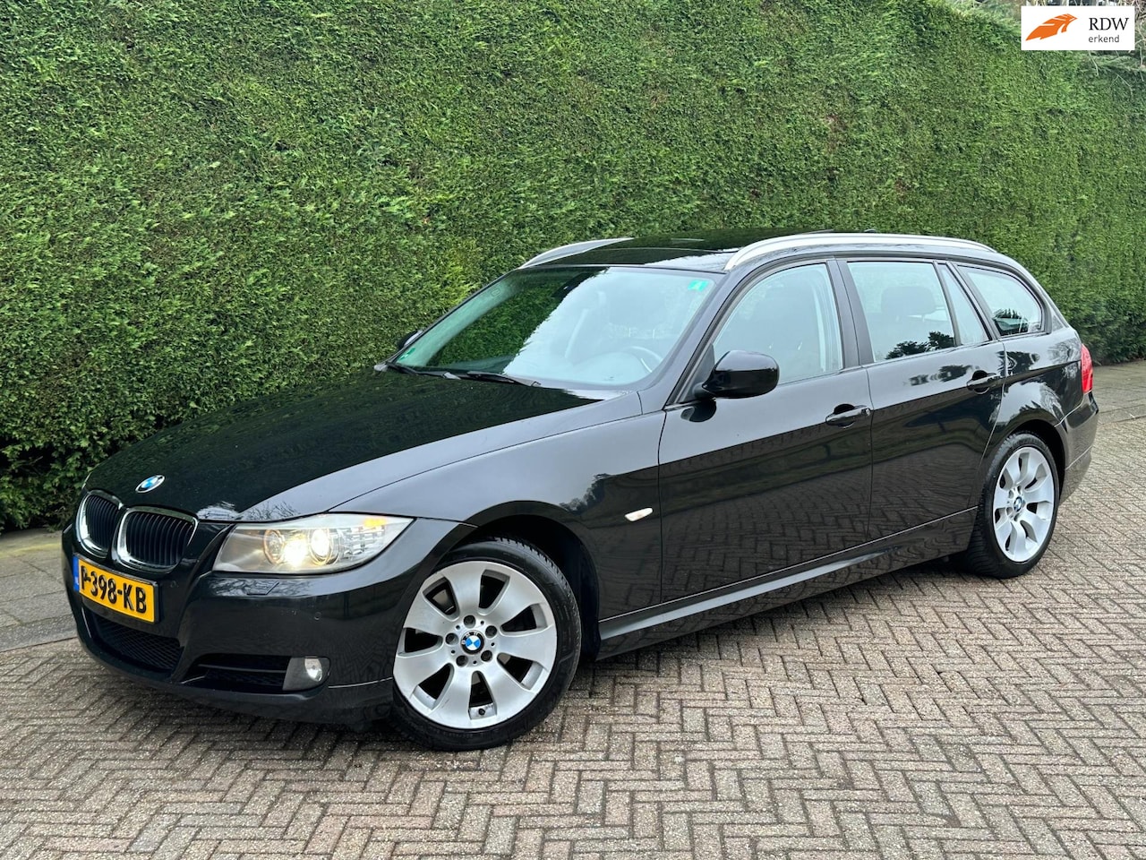 BMW 3-serie Touring - 318i High Executive /AUT/XENON/PANO/KEYLESSGO & ENTRY/ - AutoWereld.nl