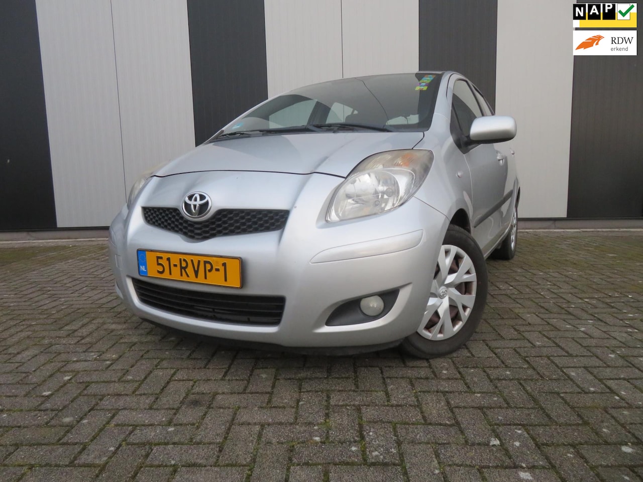 Toyota Yaris - 1.3 VVT-i Aspiration 1.3 VVTi Aspiration - AutoWereld.nl