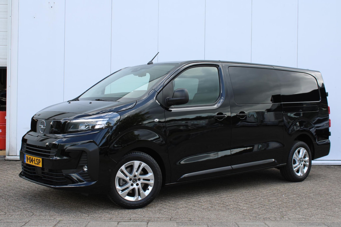 Opel Vivaro - 2.0 Diesel 180 pk L3 DC Automaat Stuurverwarming Lichtmetalen Velgen - AutoWereld.nl