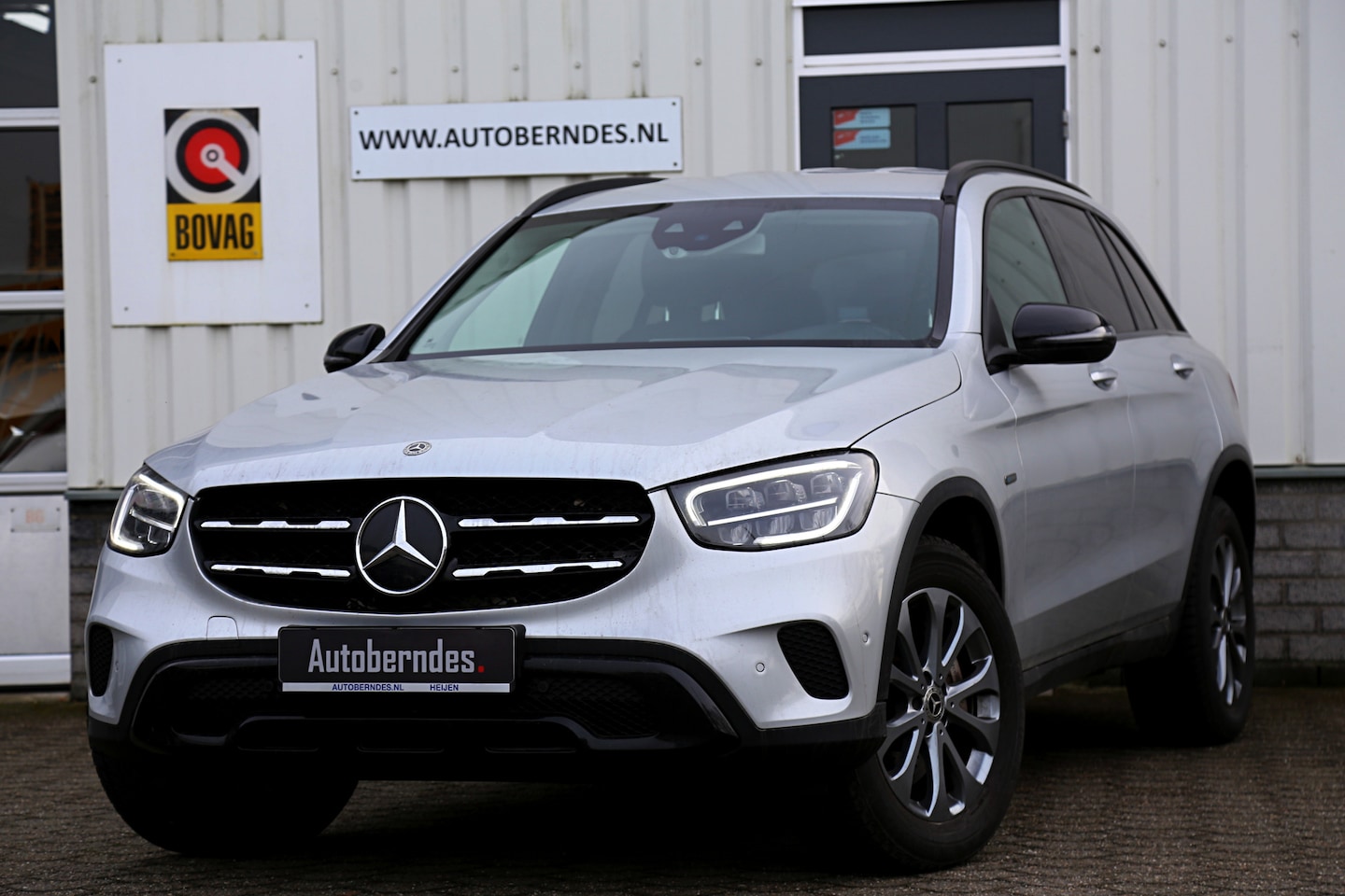 Mercedes-Benz GLC-klasse - 300e 4MATIC plug in hybride*Perfect MB Onderh.*Elek. Trekhaak/Burmester/Memorie/Night Pakk - AutoWereld.nl