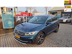 Volkswagen Tiguan - 1.4 TSI eHybrid Elegance Automaat l Dodehoek detectie l Panorama dak l Trekhaak