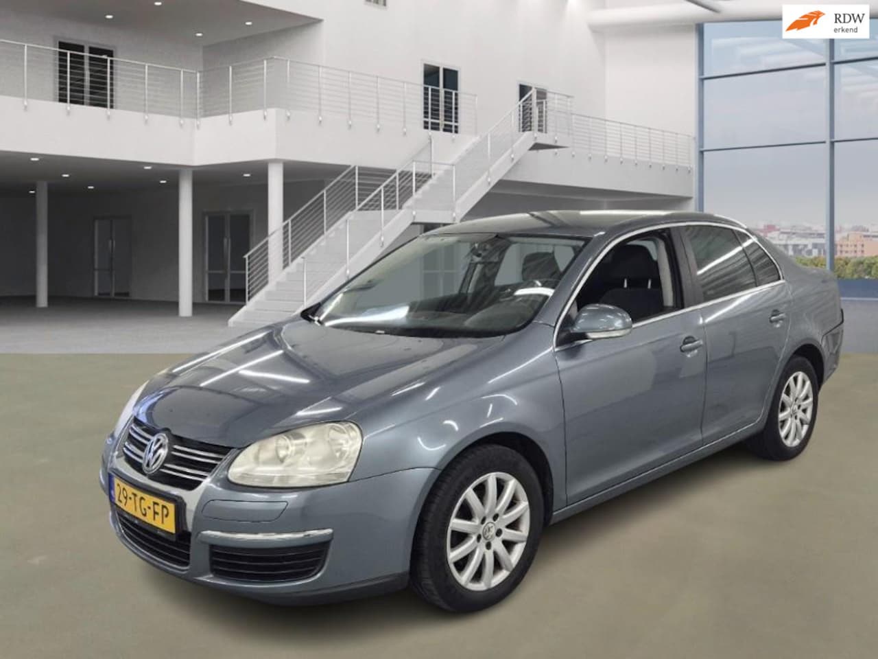 Volkswagen Jetta - 1.6 FSI Comfortline Business 1.6 FSI Comfortline Business - AutoWereld.nl