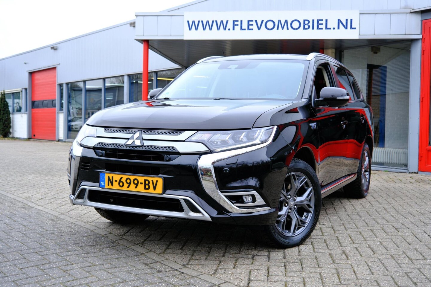 Mitsubishi Outlander - 2.4 PHEV Pure+ Aut. Navi|1e Eig|Cam|Leder-Alcant|Adapt.Cruise|LMV - AutoWereld.nl