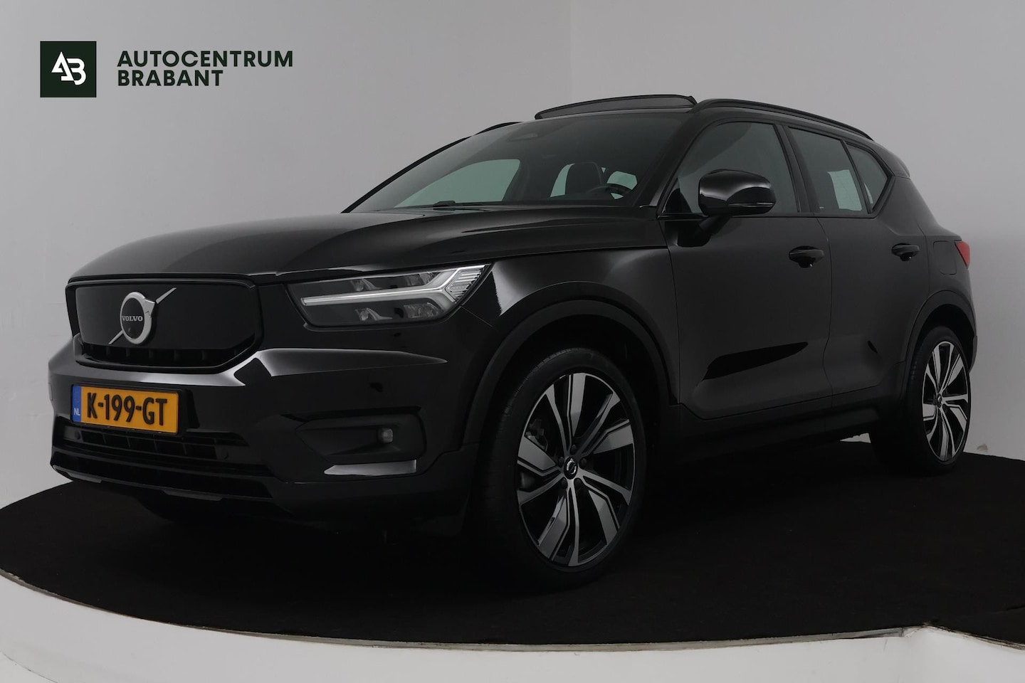 Volvo XC40 - Recharge P8 AWD R-Design (PANORAMADAK, STUUR/STOEL VERWARMING, CAMERA, PARKEERSENSOREN, CR - AutoWereld.nl