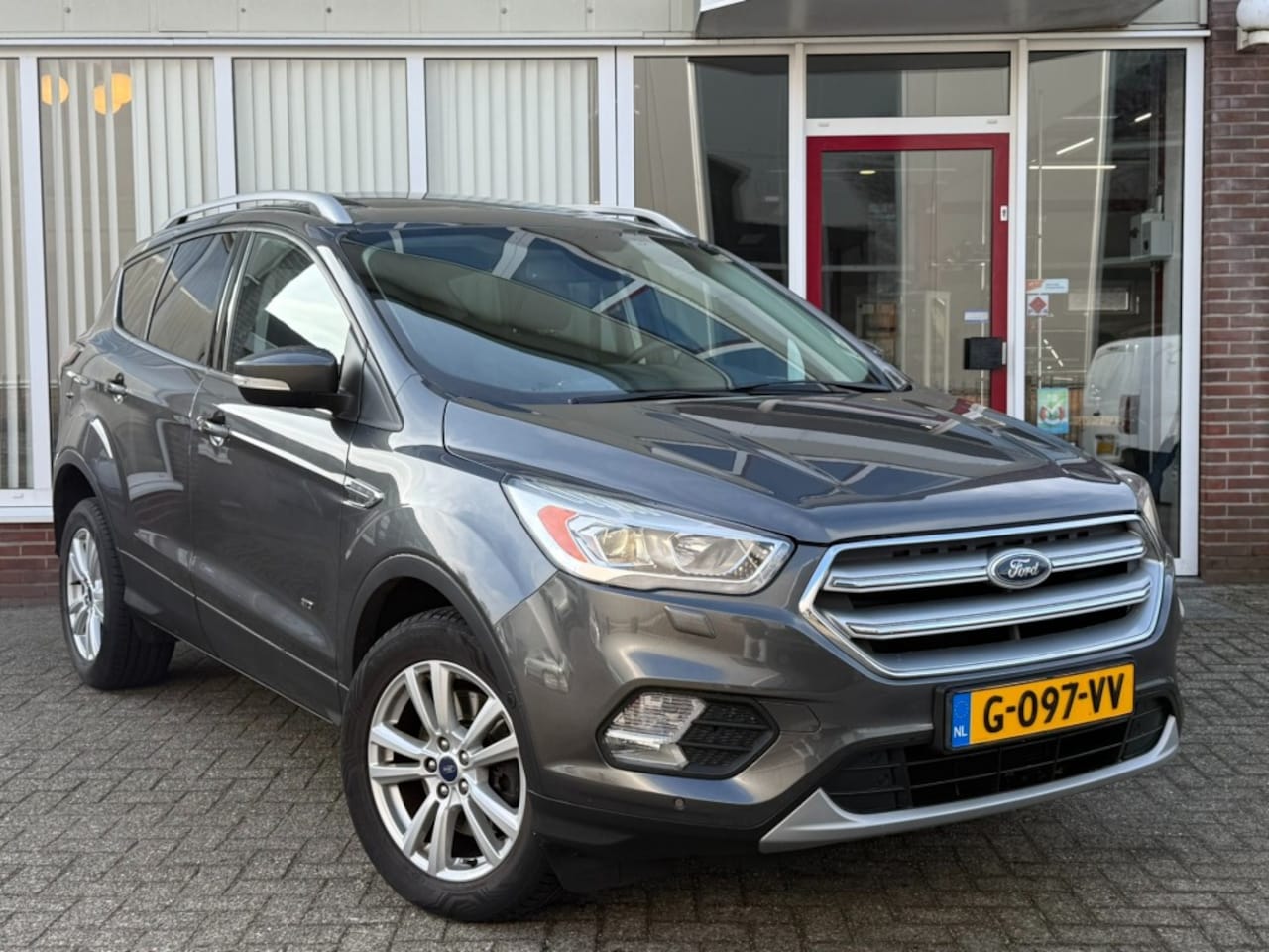 Ford Kuga - 1.5 Titanium 4WD Automaat 182 PK I Schuif/kantel dak I Winterpakket I Carplay I Half leer - AutoWereld.nl