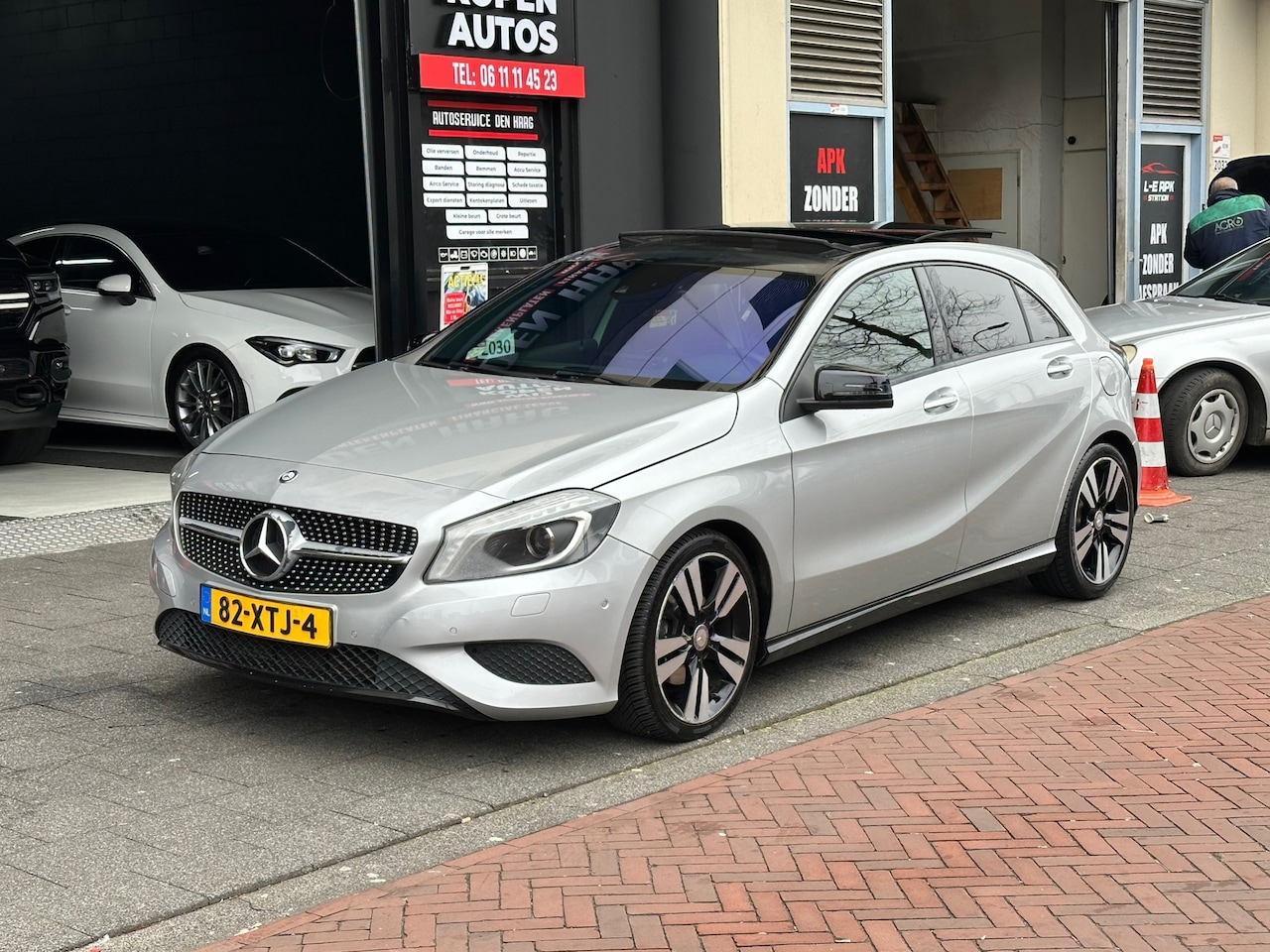 Mercedes-Benz A-klasse - 200 Automaat Leer Navi Camera Carplay Pano - AutoWereld.nl