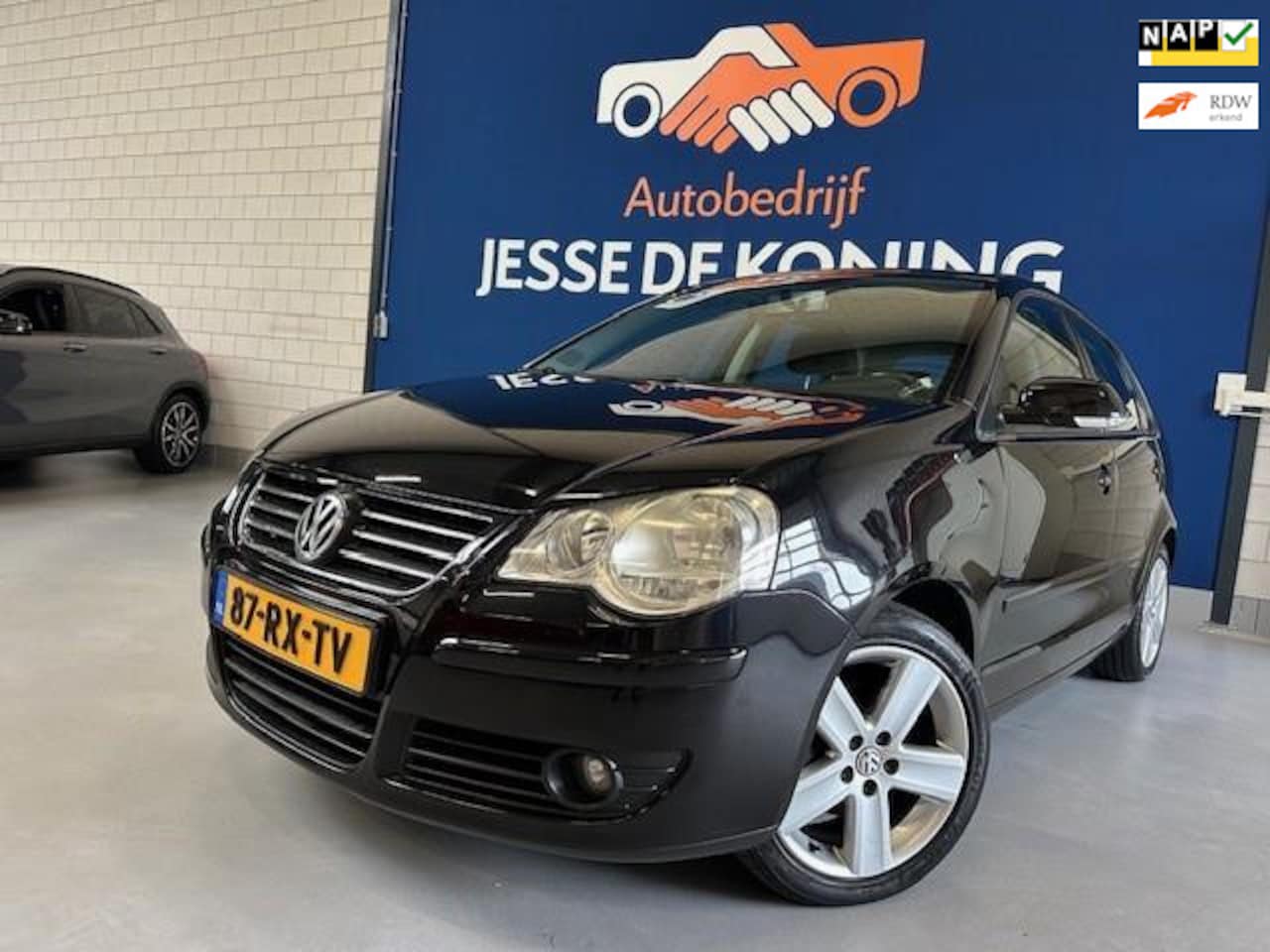 Volkswagen Polo - 1.4-16V Sportline / 5 deurs / airco / sportvelgen / cruise control / open dak / APK 11/202 - AutoWereld.nl