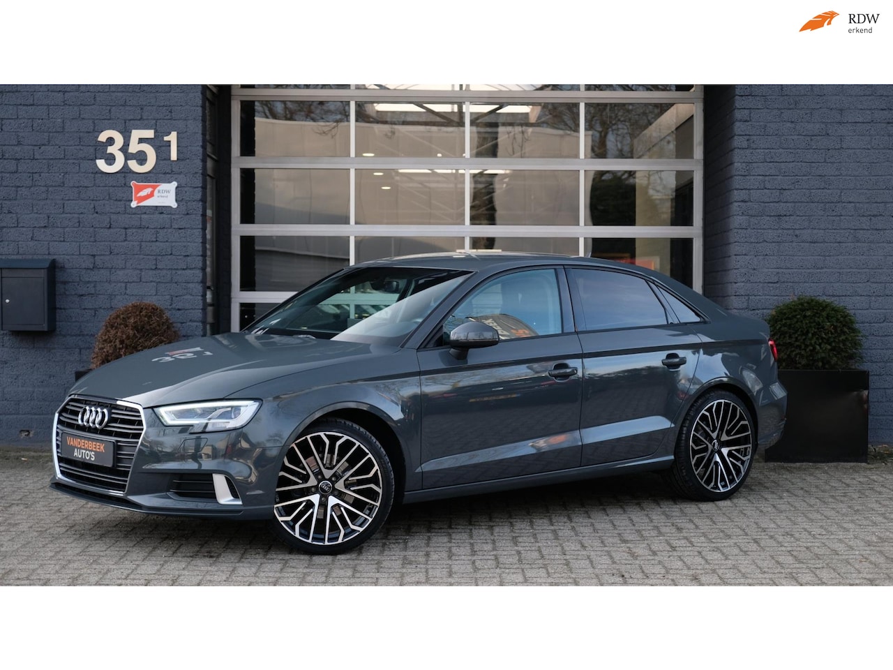 Audi A3 Limousine - 2.0 TFSI quattro Sport 190PK Carplay|Virtual|19inch|Nano Grijs - AutoWereld.nl
