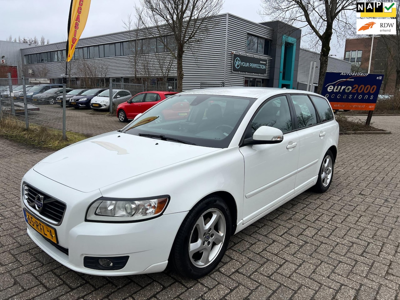 Volvo V50 - 1.6 D2 Sport - AIRCO - TREKHAAK - CARPLAY ! - AutoWereld.nl