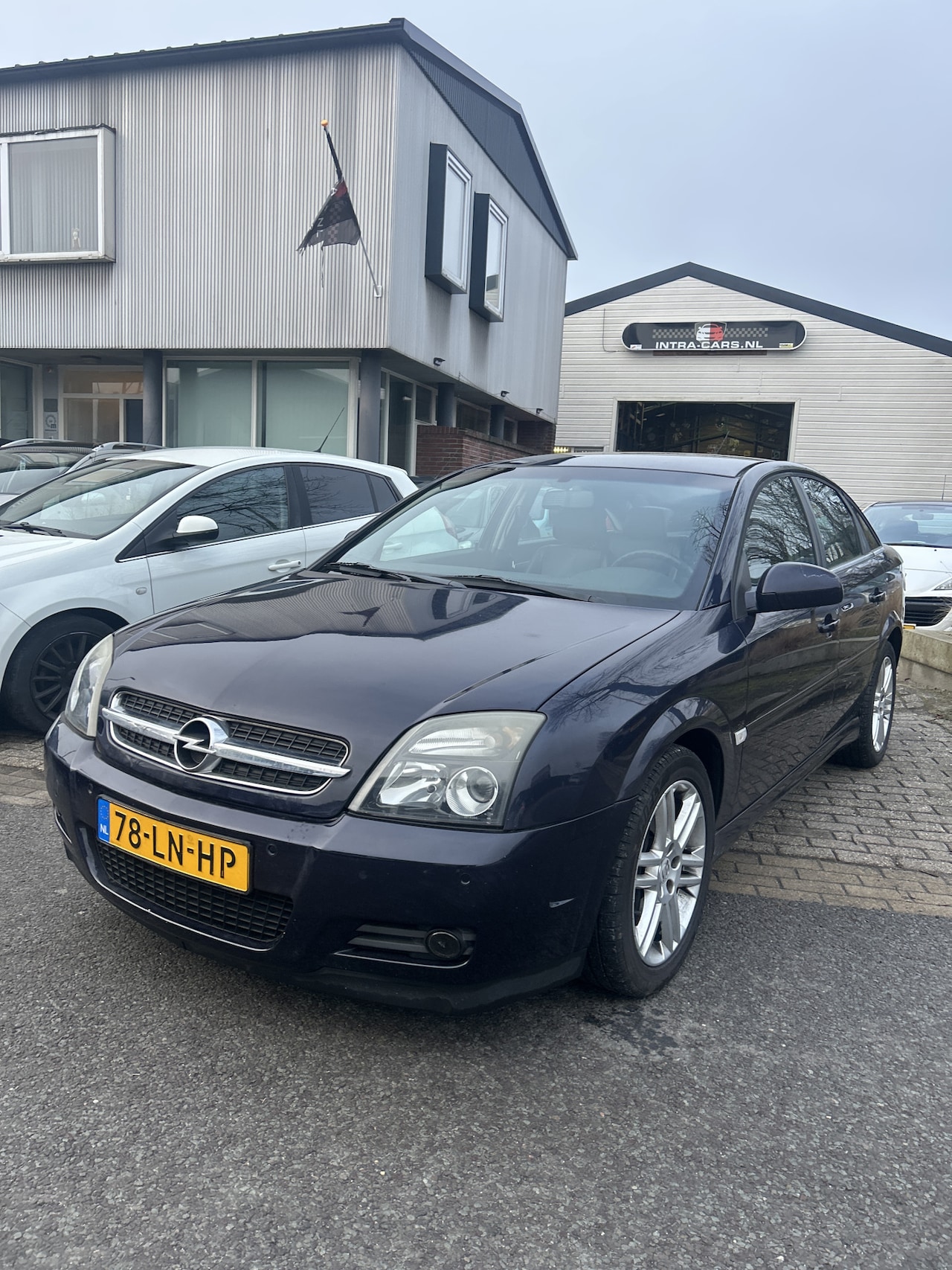 Opel Vectra GTS - 3.2 V6 Automaat Elegance 211 pk Vol leder,Navigatie enz enz. Lichte deur schade,verder een - AutoWereld.nl