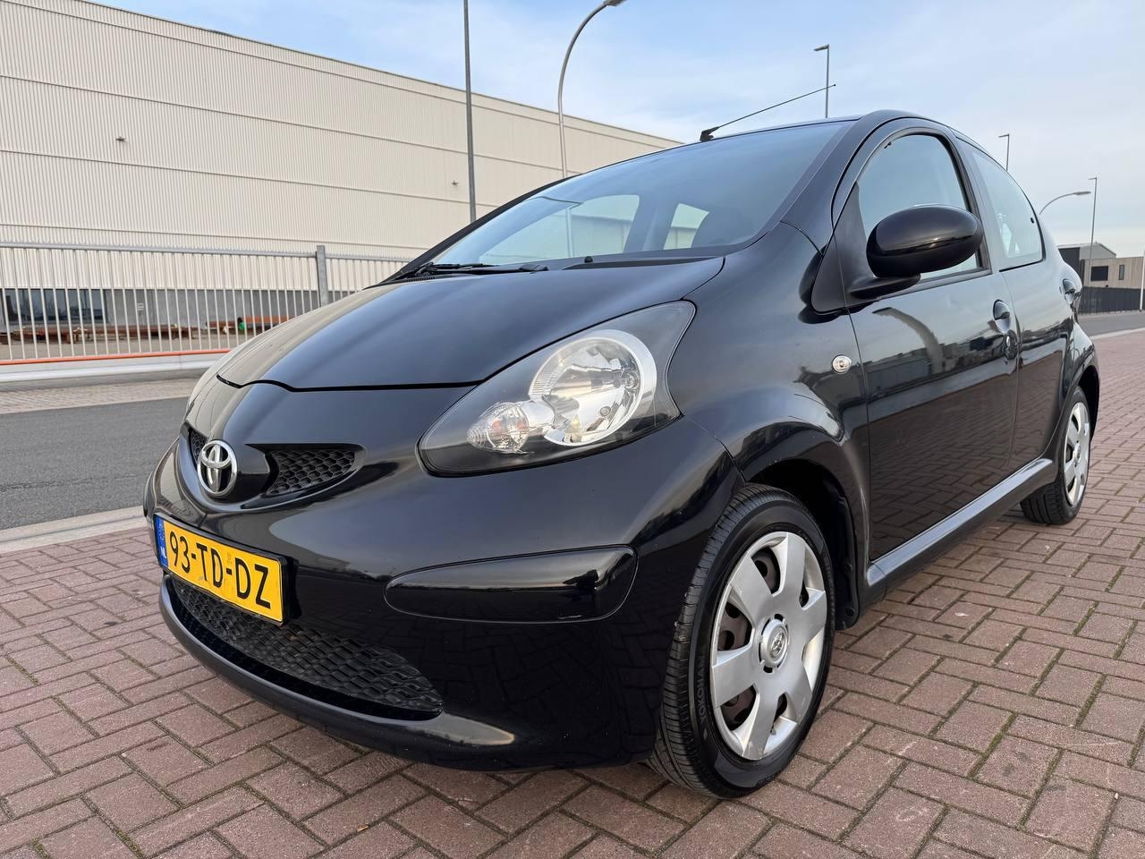 Toyota Aygo - 1.0-12V + /Airco/St.bkr/Elek.rmn/Nieuwe APK - AutoWereld.nl