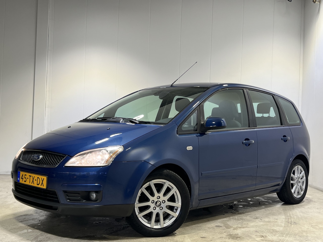 Ford Focus C-Max - 1.6-16V Futura  | LM Velgen 16" | Cruise Control | Airco | Parkeersensoren Achter | Trekha - AutoWereld.nl