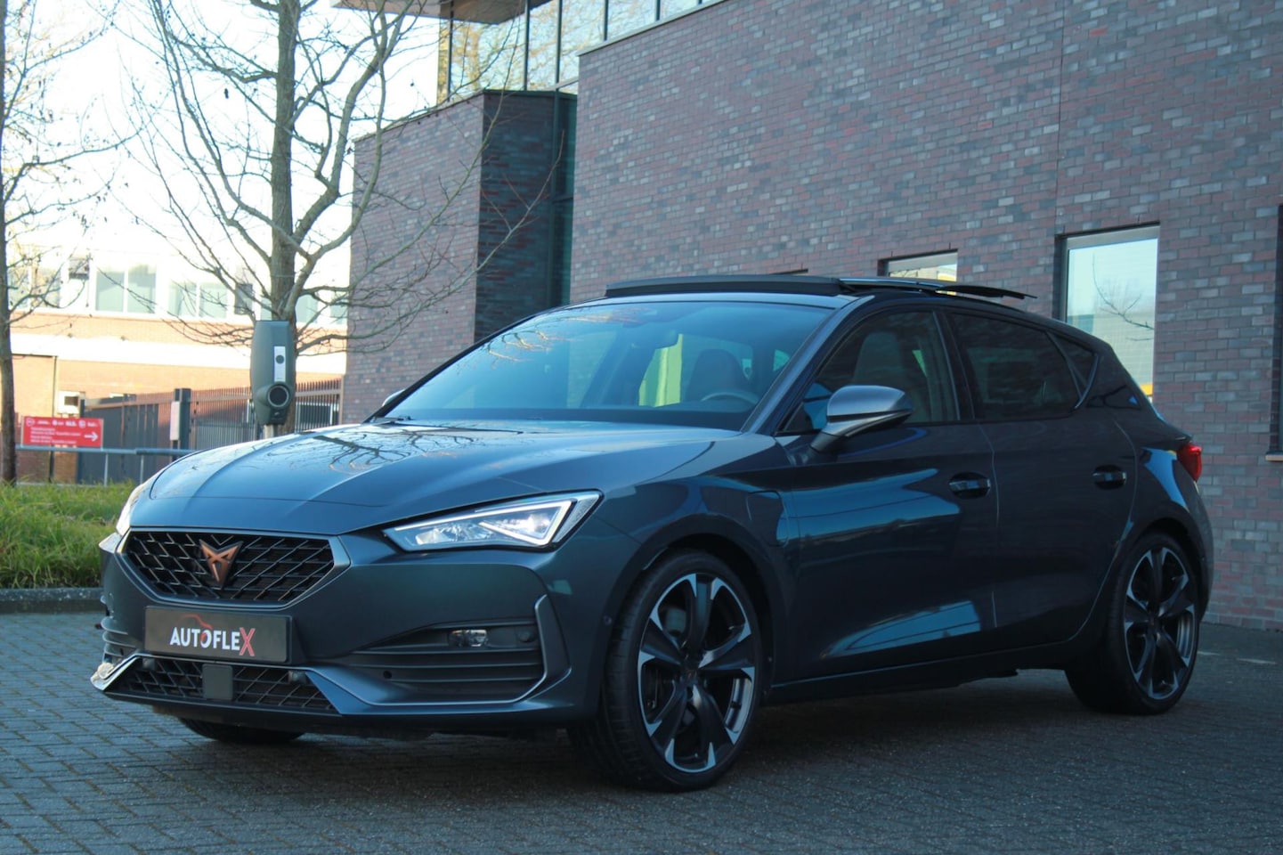 CUPRA Leon - 1.4 e-Hybrid VZ Black Edition - AutoWereld.nl