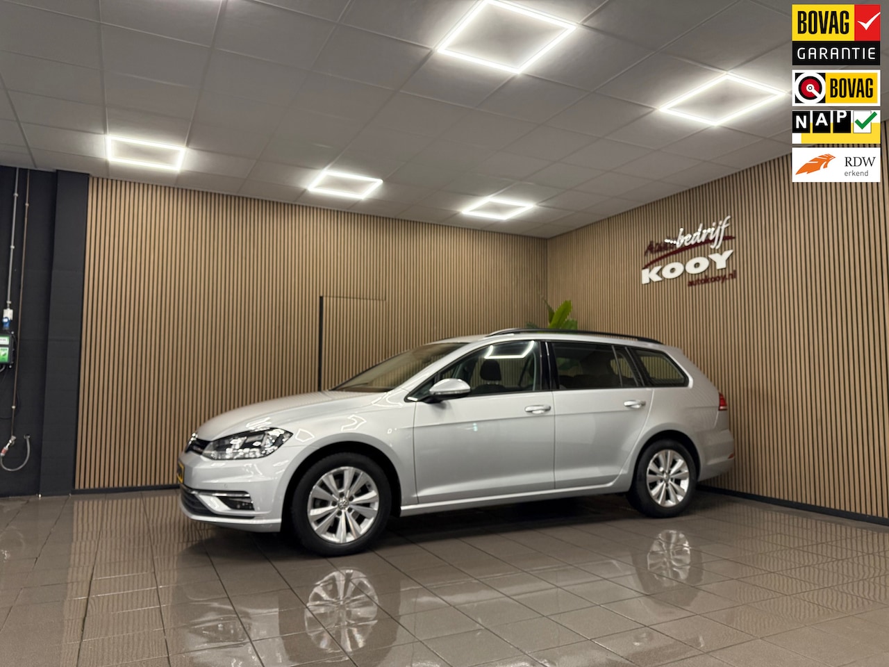 Volkswagen Golf Variant - 1.0 TSI Comfortline * Automaat / Trekhaak / Carplay / Parkeersensoren / NL Auto * - AutoWereld.nl