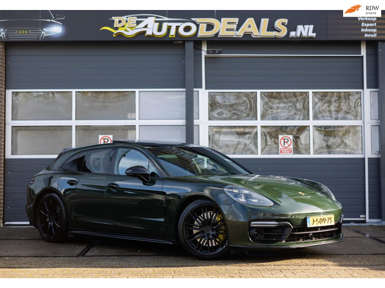 Porsche Panamera Sport Turismo - 4.0 GTS LEGERGROEN GEWRAPT - AutoWereld.nl