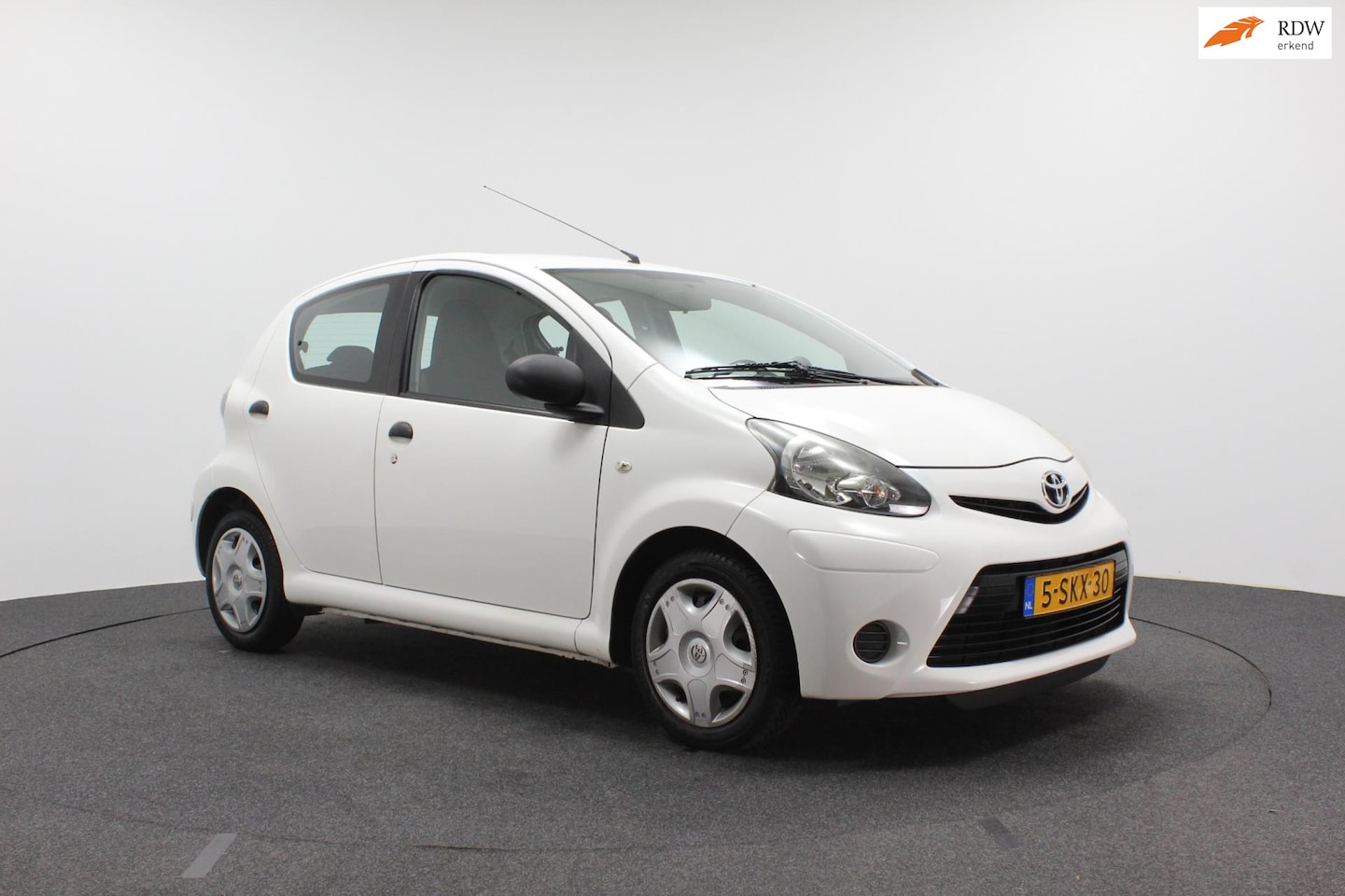 Toyota Aygo - 1.0 VVT-i Now | Airco | Elektrische ramen | Centrale vergrendeling - AutoWereld.nl