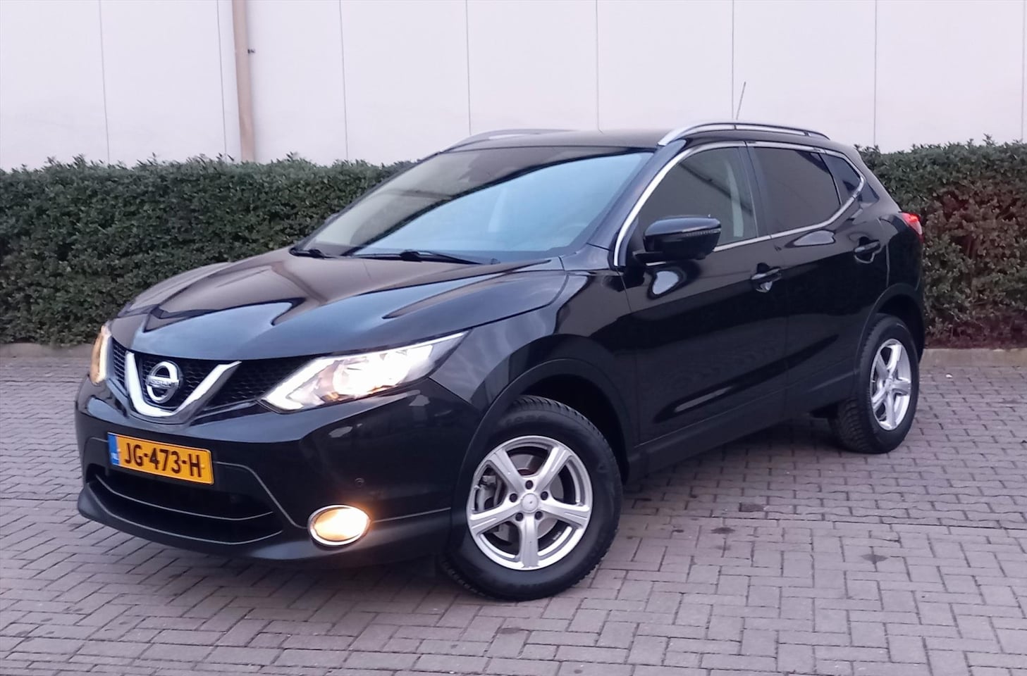Nissan Qashqai - 1.2 115pk DIG-T N-Connecta Panoramadak/Navigatie/Pdc - AutoWereld.nl