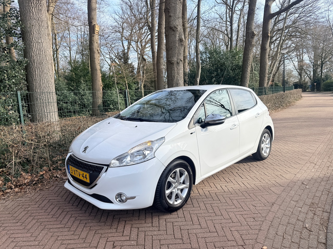 Peugeot 208 - 1.2 VTi Style Nette auto LEES TEKST - AutoWereld.nl