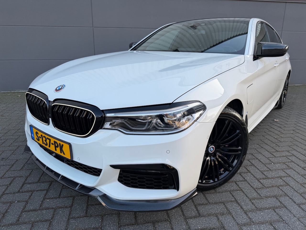 BMW 5-serie - 530e iPerformance High Executive M*292PK*Harman kardon*Top Optie*1eEigenaar*APK 2028 - AutoWereld.nl