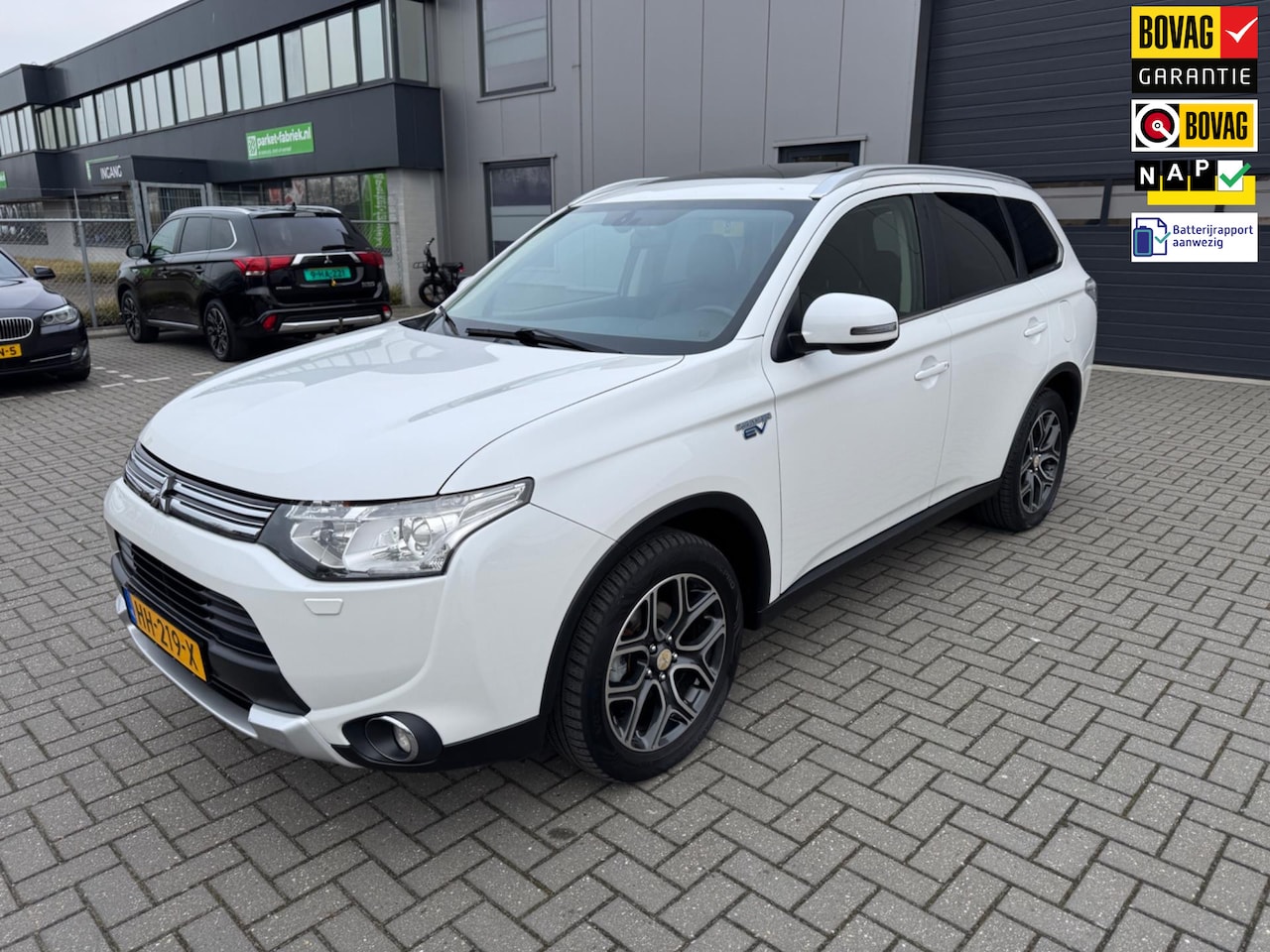 Mitsubishi Outlander - 2.0 PHEV Limited Edition X-Line 2.0 PHEV Limited Edition X-Line - AutoWereld.nl