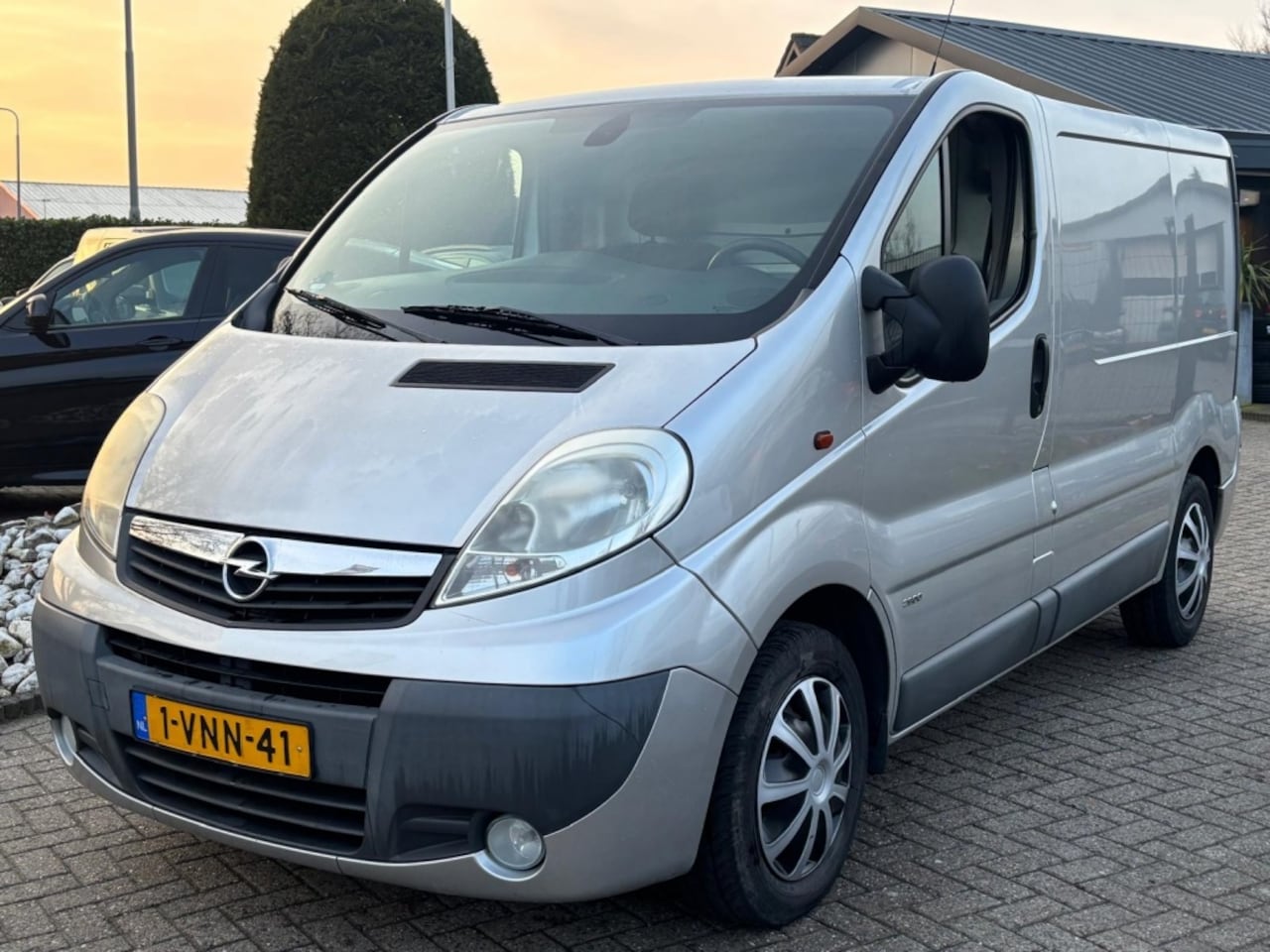Opel Vivaro - 2.0 CDTI L1H1 MARGE 2011 Grijs - AutoWereld.nl
