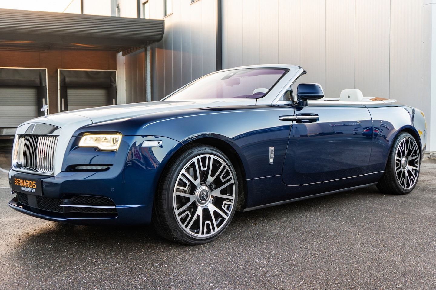 Rolls-Royce Dawn - Concorso d’Eleganza Edition - Aero Cowling tonneau - Mansory wheels - AutoWereld.nl