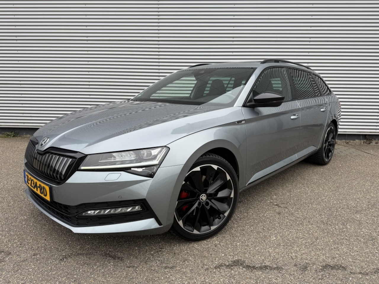 Skoda Superb Combi - 1.4 TSI iV Sportline Automaat Pano Canton Carplay Standkachel Le - AutoWereld.nl