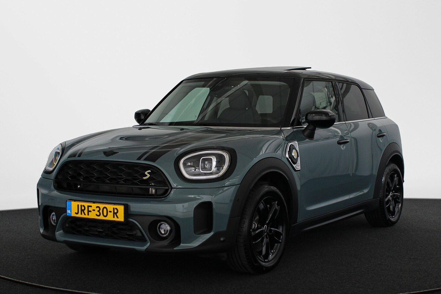 MINI Countryman - 1.5 Cooper S E ALL4 Panoramadak / Harman Kardon / Adaptieve LED / Active Cruise Control - AutoWereld.nl
