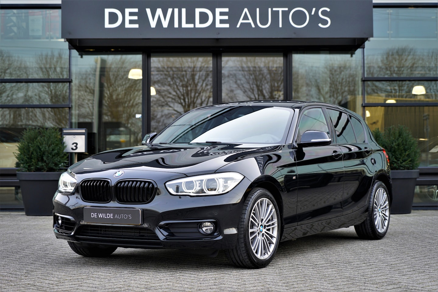 BMW 1-serie - 118i High Executive Leer NaviProf LED  NL-auto DealerOnderhoud - AutoWereld.nl