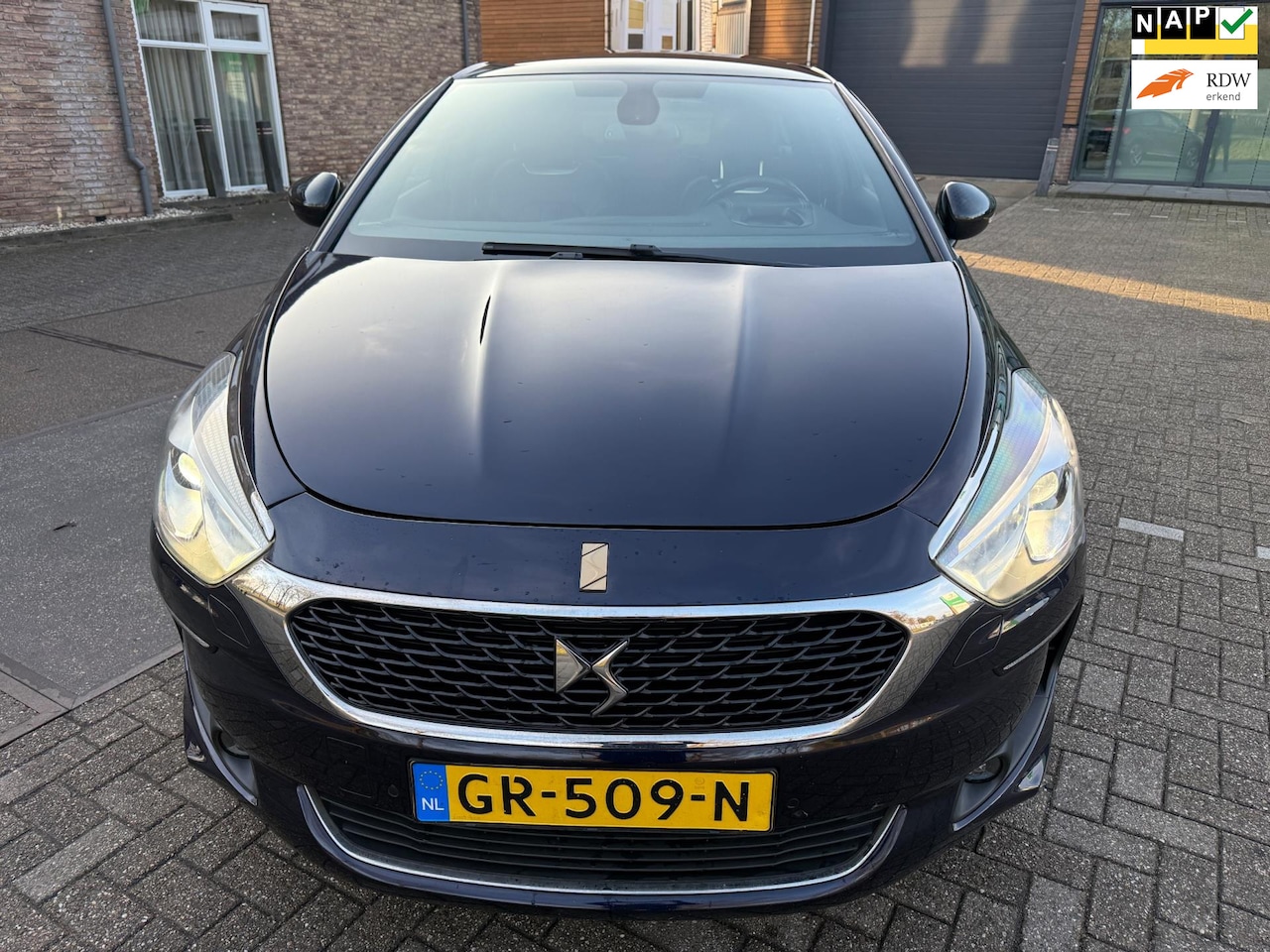 DS 5 - 1.6 THP 1955 1.6 THP 1955 (( automaat/leder/panoramadak/ voll options))) - AutoWereld.nl