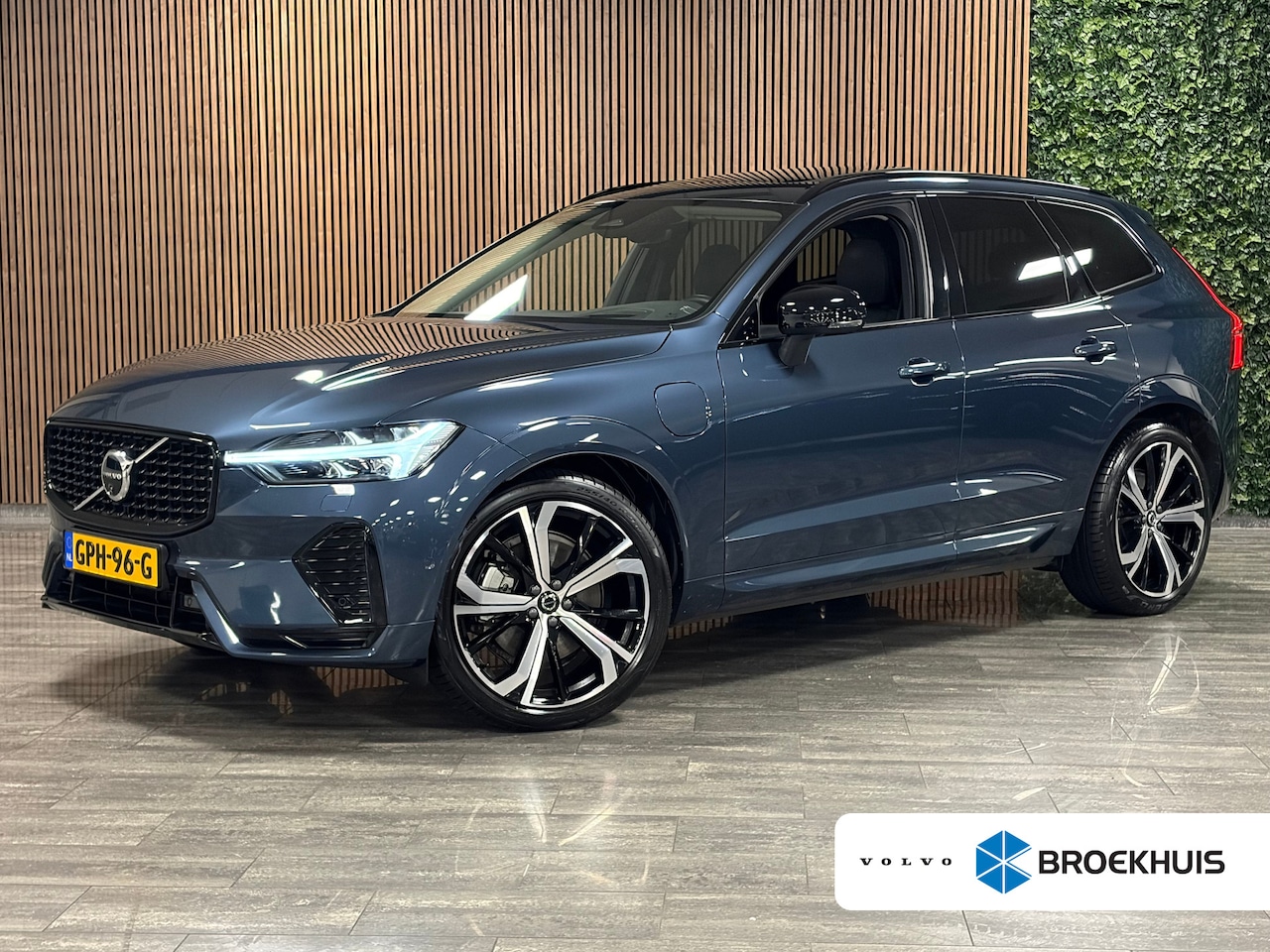 Volvo XC60 - T8 AWD Recharge Ultra Dark | Luchtvering | Trekhaak | 360 Camera | Head-Up Display | 455pk - AutoWereld.nl