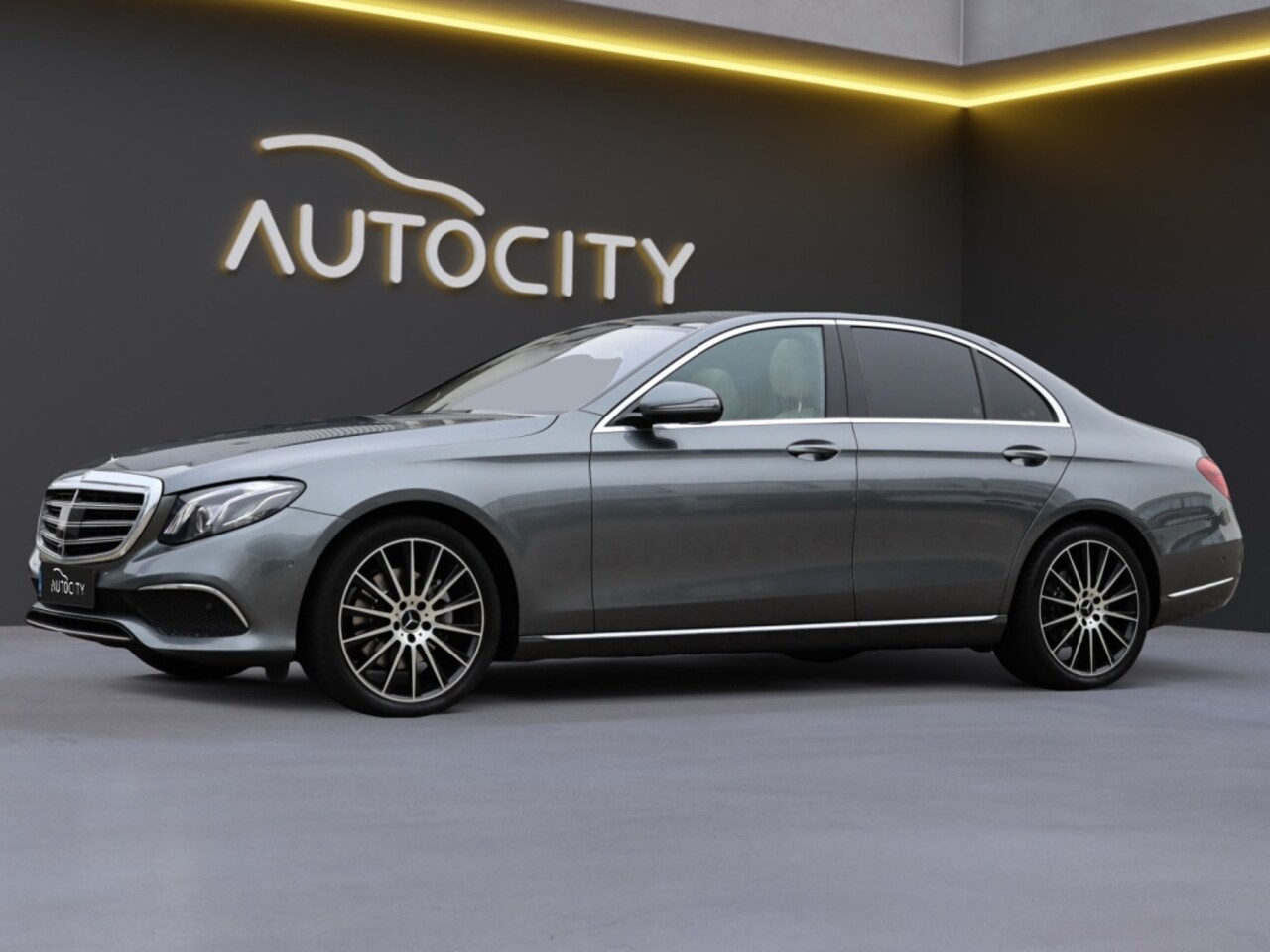 Mercedes-Benz E-klasse - Limousine E 250 AMG Velgen l Pano l Leder l 360 Camera l VOL OPTIES - AutoWereld.nl