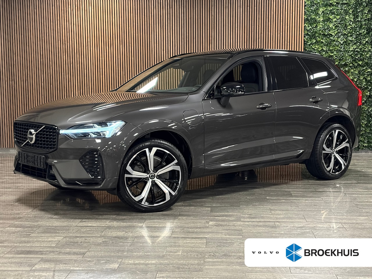 Volvo XC60 - T6 AWD Recharge Plus Dark Long Range | 360° Camera | Harman Kardon | Adaptieve Cruise Cont - AutoWereld.nl
