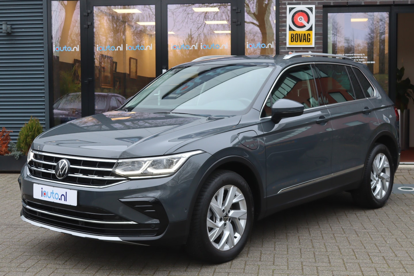 Volkswagen Tiguan - 1.4 TSI 245pk eHybrid Elegance IQ.Light/Camera/Keyless/Virtual Cockpit/Trekhaak wegkl. - AutoWereld.nl