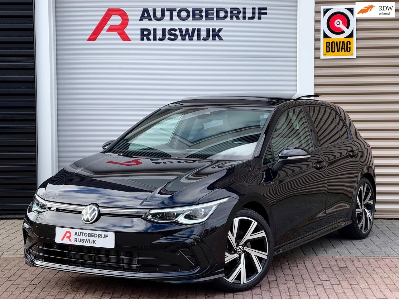 Volkswagen Golf - 1.5 eTSI R-Line Pano/Matrix/IQ.Light - AutoWereld.nl
