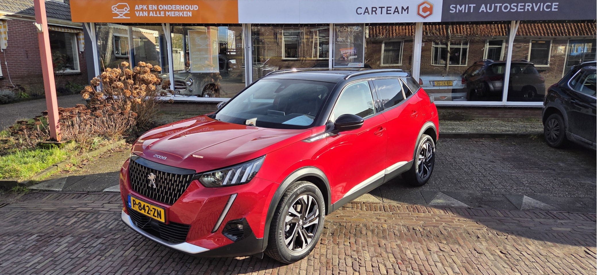 Peugeot 2008 - 1.2 PureTech GT Pack Trekhaak Navi Cruise Climat - AutoWereld.nl