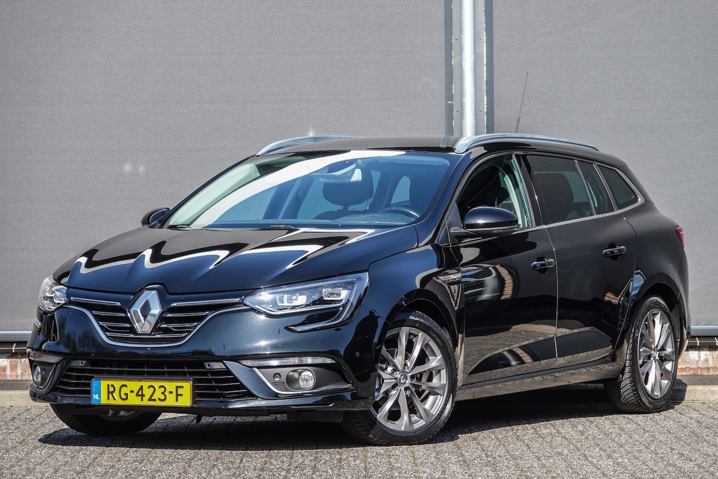 Renault Mégane Estate - 1.2TCe 132Pk Aut. | Signature Exclusiv | Leder | Head-Up display | Achteruitrijcamera | Bo - AutoWereld.nl